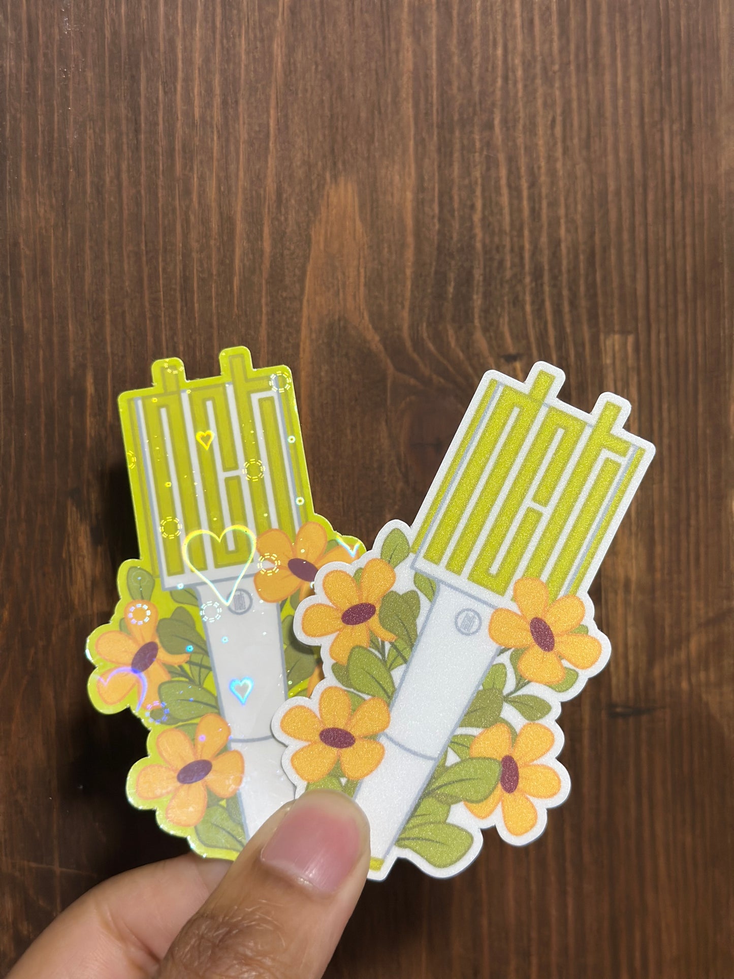 π‘ K-Pop Light Stick Vinyl Sticker β Holographic or Matte! πΆ